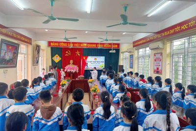 LIÊN ĐỘI TRƯỜNG TIỂU HỌC NINH GIANG TRANG TRỌNG TỔ CHỨC LỄ KẾT NẠP ĐỘI VIÊN MỚI